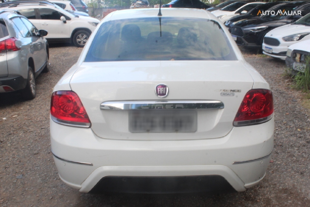 FIAT LINEA 1.8 ESSENCE 16V FLEX 4P MANUAL