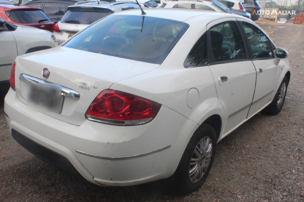 FIAT LINEA 1.8 ESSENCE 16V FLEX 4P MANUAL