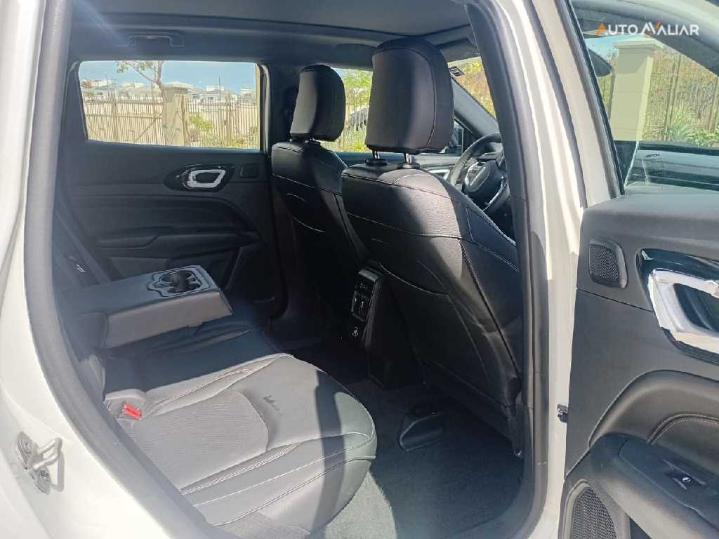 JEEP COMPASS 2.0 HURRICANE 4 TURBO GASOLINA OVERLAND AT9