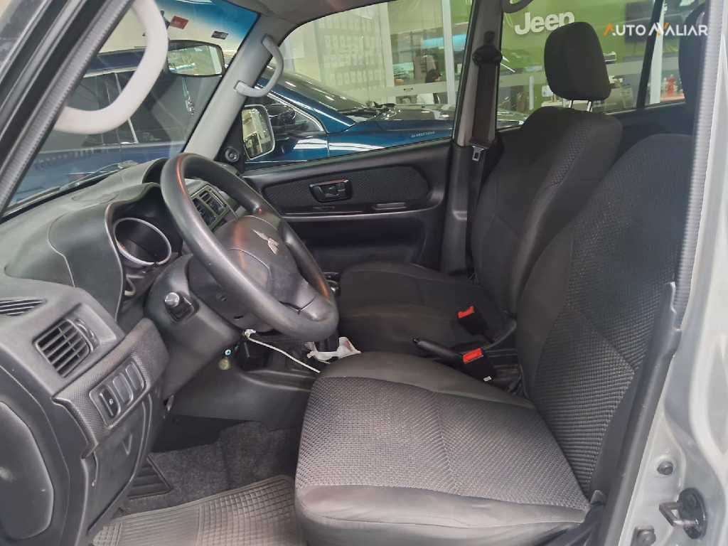 MITSUBISHI PAJERO TR4 2.0 4X2 16V 140CV FLEX 4P MANUAL