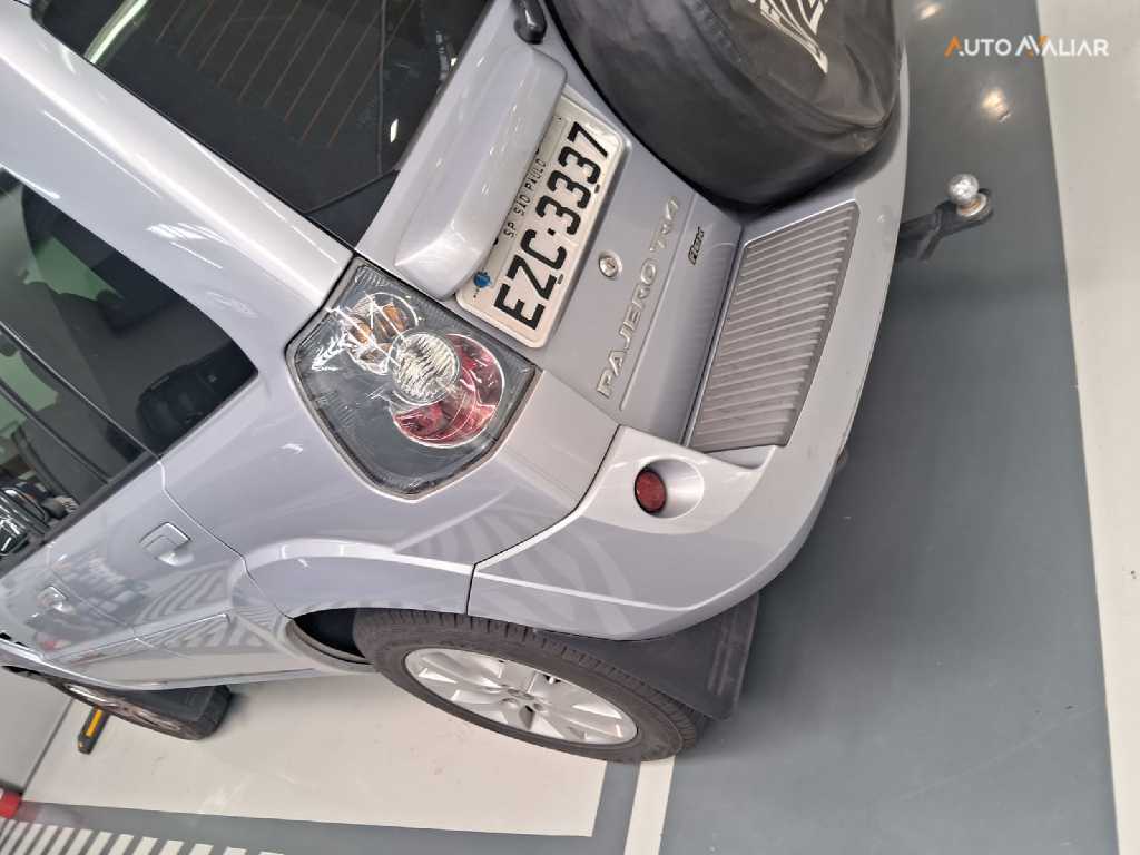 MITSUBISHI PAJERO TR4 2.0 4X2 16V 140CV FLEX 4P MANUAL