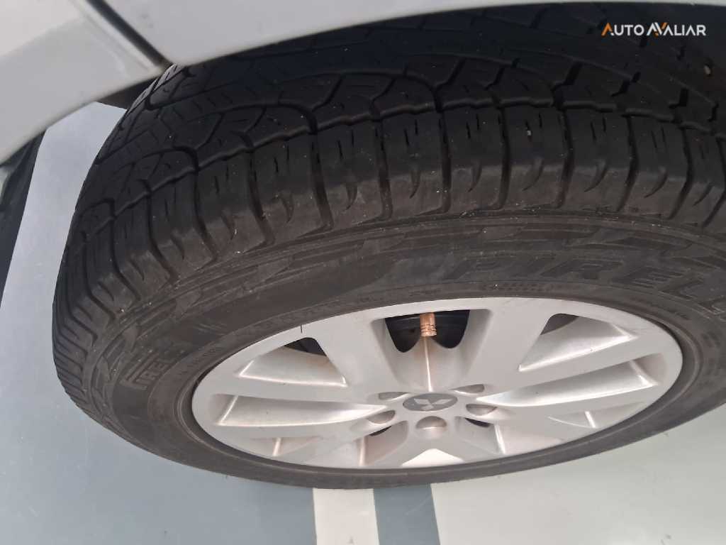 MITSUBISHI PAJERO TR4 2.0 4X2 16V 140CV FLEX 4P MANUAL