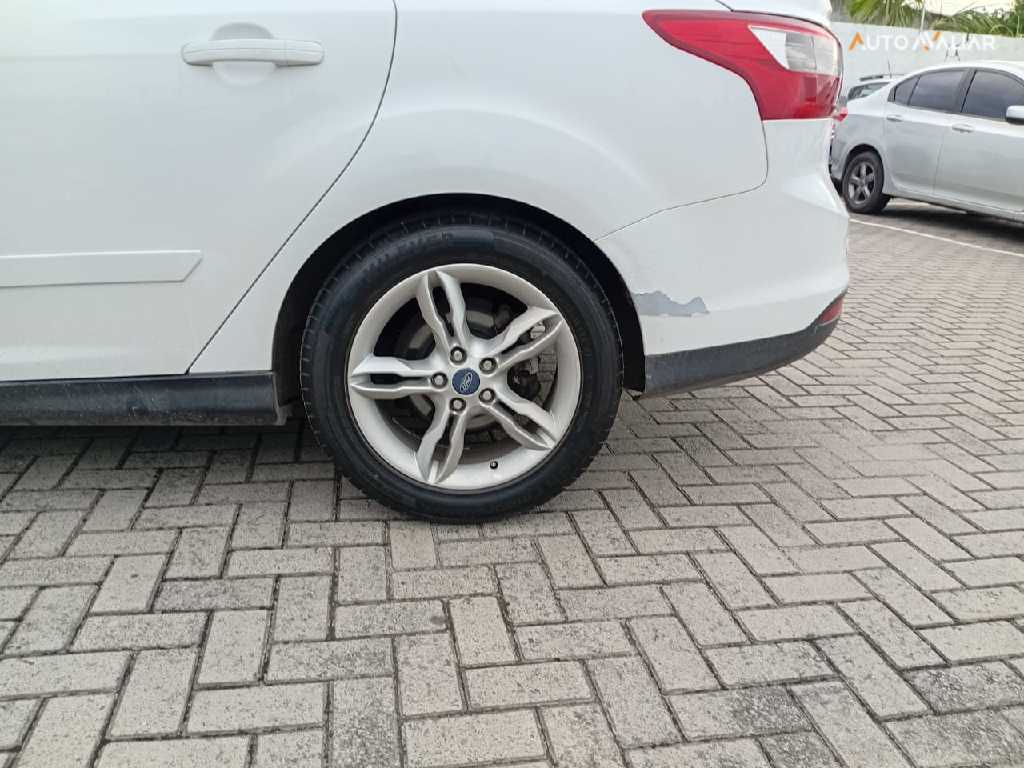 FORD FOCUS 2.0 SE SEDAN 16V FLEX 4P AUTOMATICO