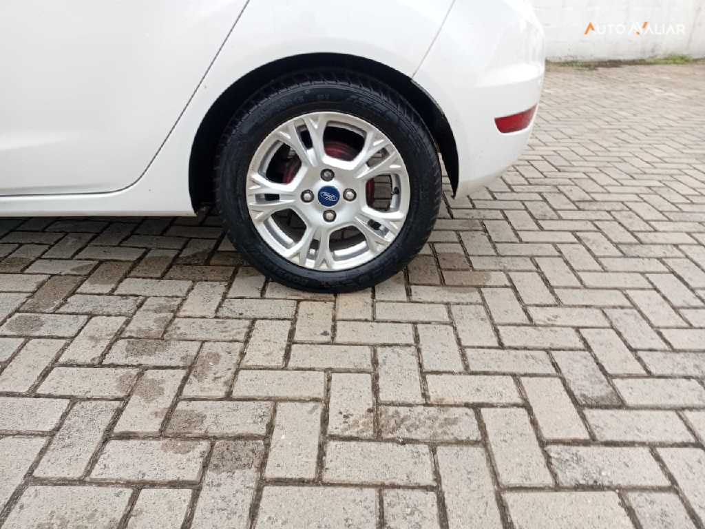 FORD FIESTA 1.6 SE HATCH 16V FLEX 4P POWERSHIFT