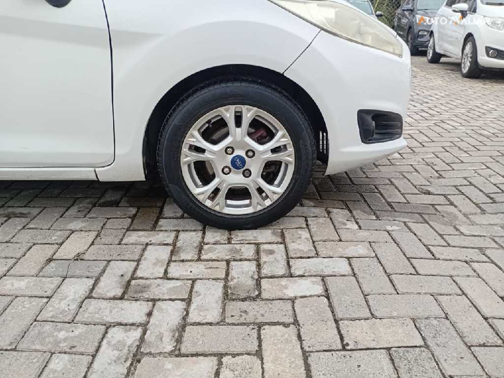 FORD FIESTA 1.6 SE HATCH 16V FLEX 4P POWERSHIFT