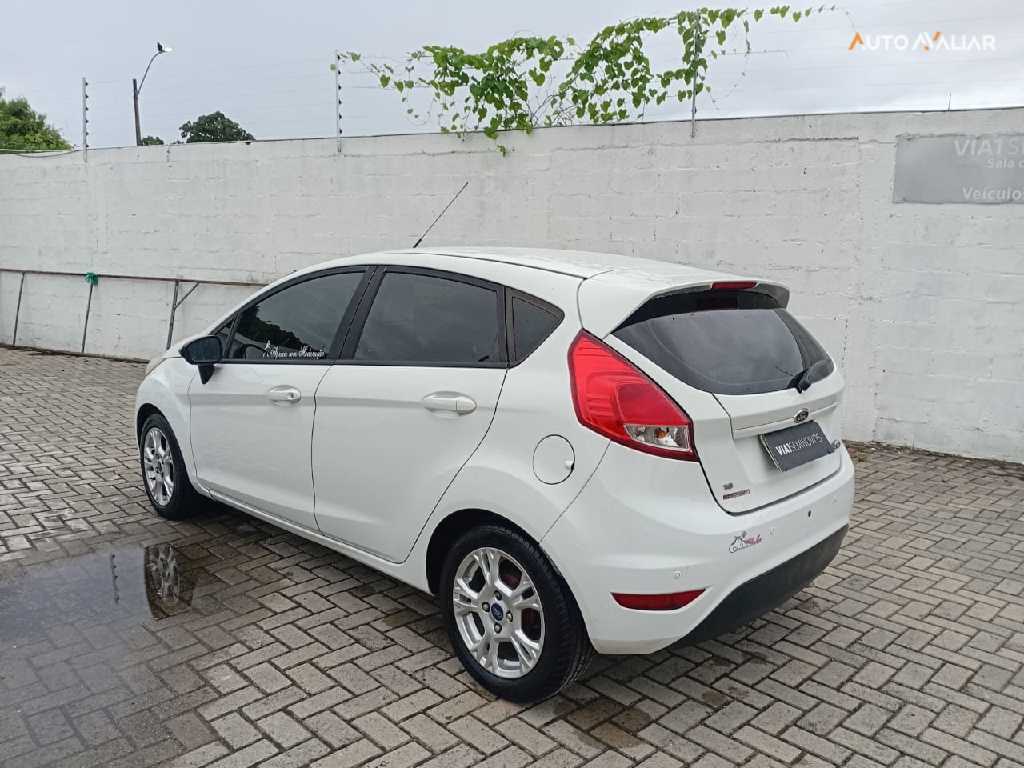 FORD FIESTA 1.6 SE HATCH 16V FLEX 4P POWERSHIFT