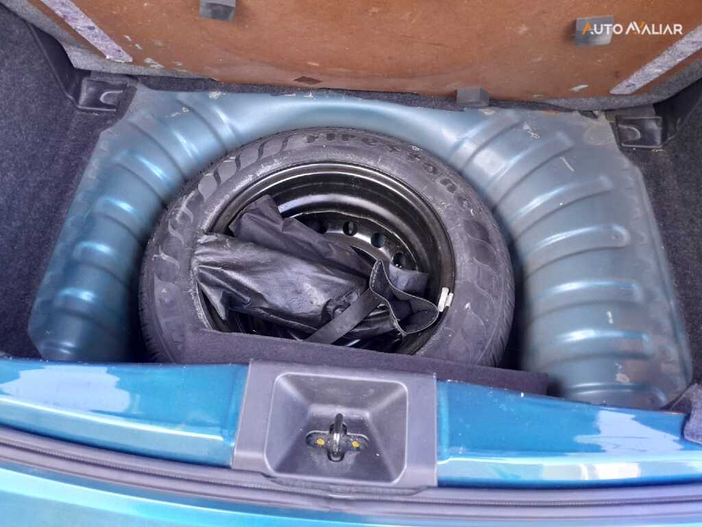 NISSAN MARCH 1.6 SV 16V FLEX 4P MANUAL