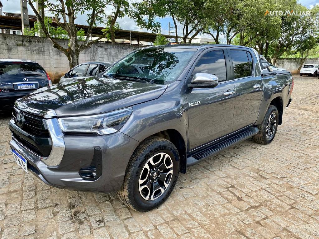 TOYOTA HILUX 2.8 D-4D TURBO DIESEL CD SRX 4X4 AUTOMÁTICO