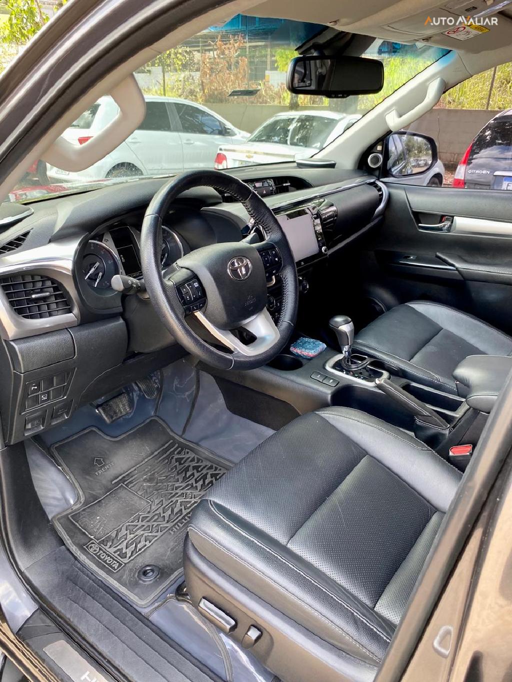 TOYOTA HILUX 2.8 D-4D TURBO DIESEL CD SRX 4X4 AUTOM&Aacute;TICO