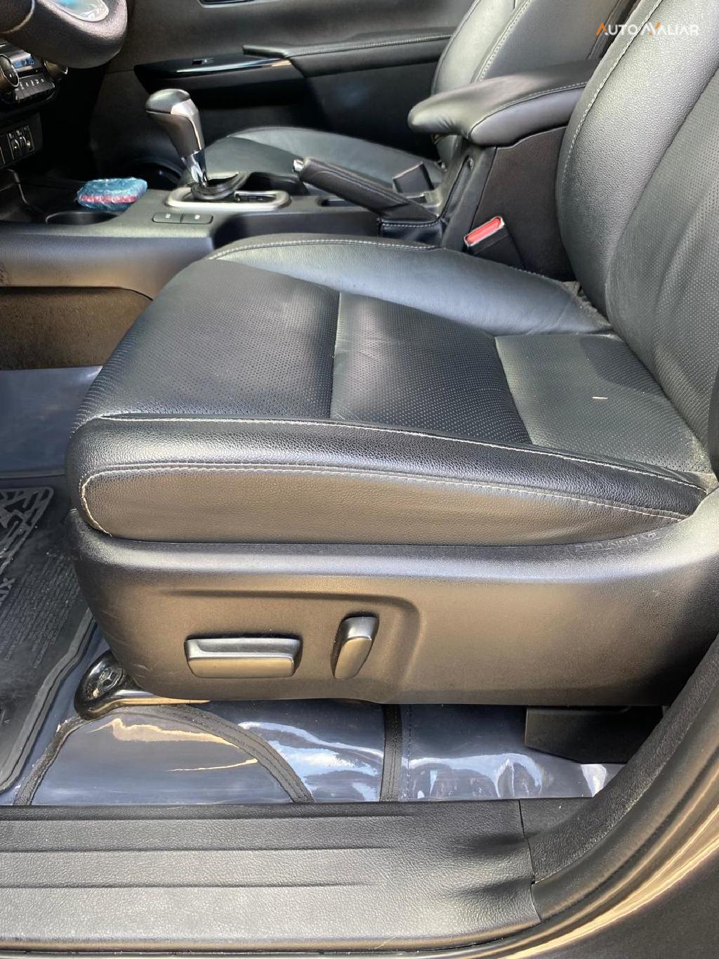 TOYOTA HILUX 2.8 D-4D TURBO DIESEL CD SRX 4X4 AUTOM&Aacute;TICO