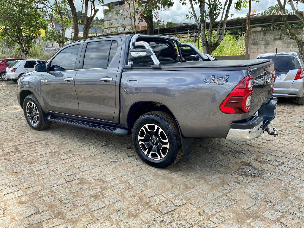 TOYOTA HILUX 2.8 D-4D TURBO DIESEL CD SRX 4X4 AUTOM&Aacute;TICO