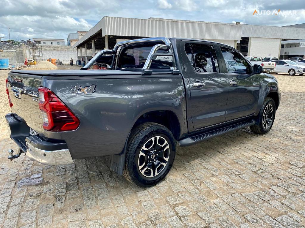 TOYOTA HILUX 2.8 D-4D TURBO DIESEL CD SRX 4X4 AUTOM&Aacute;TICO