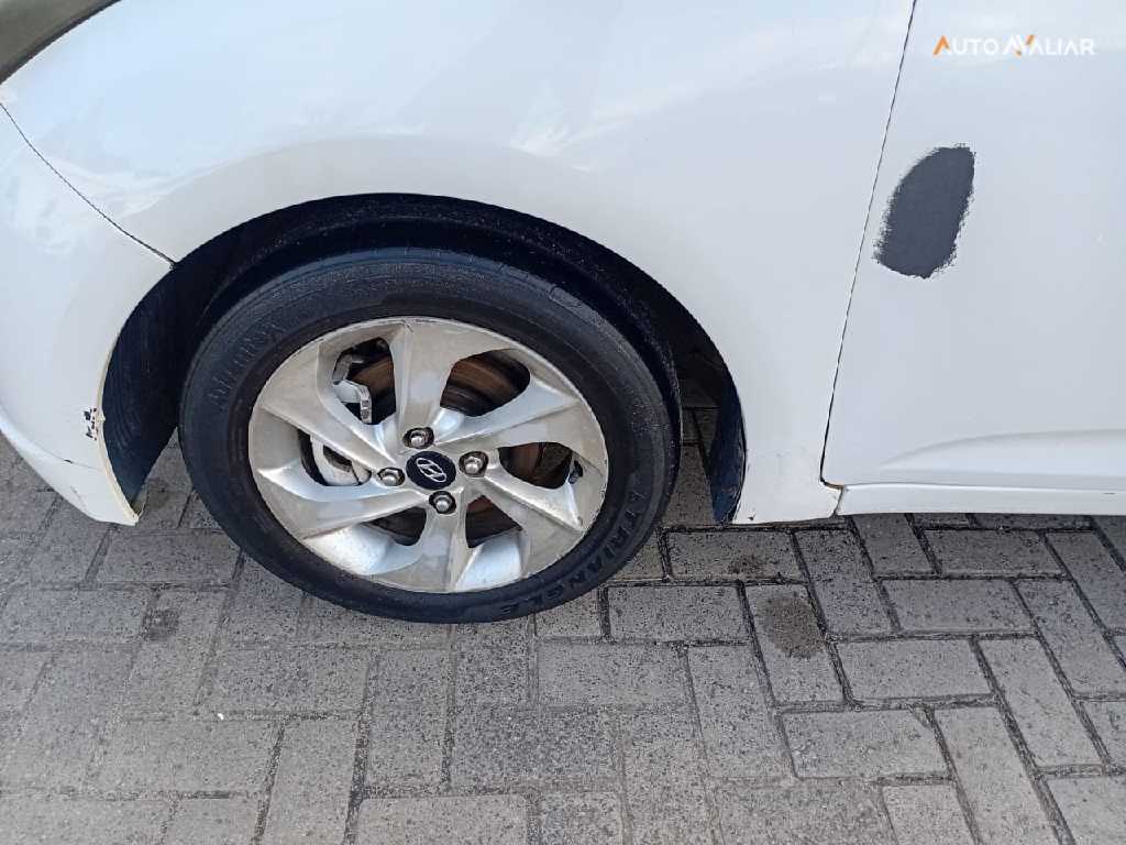 HYUNDAI HB20S 1.6 COMFORT PLUS 16V FLEX 4P MANUAL