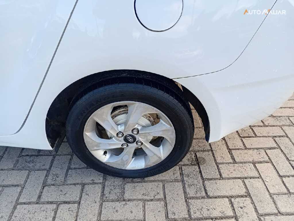 HYUNDAI HB20S 1.6 COMFORT PLUS 16V FLEX 4P MANUAL