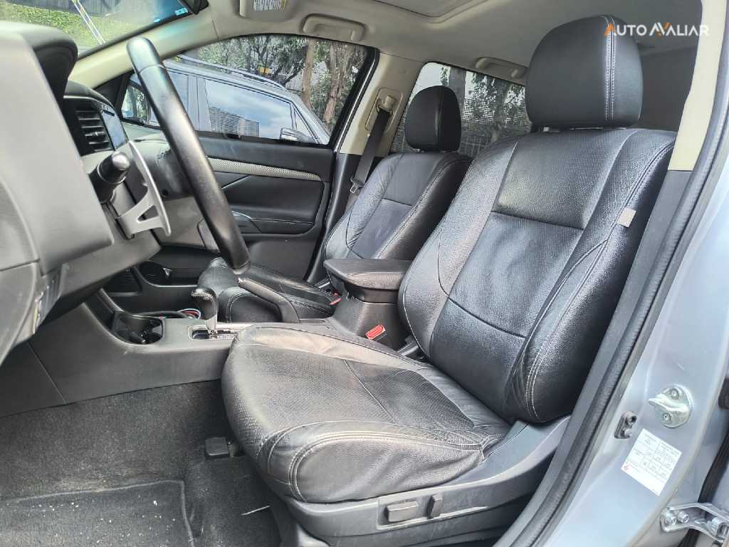 MITSUBISHI OUTLANDER 3.0 GT 4X4 V6 24V GASOLINA 4P AUTOMATICO