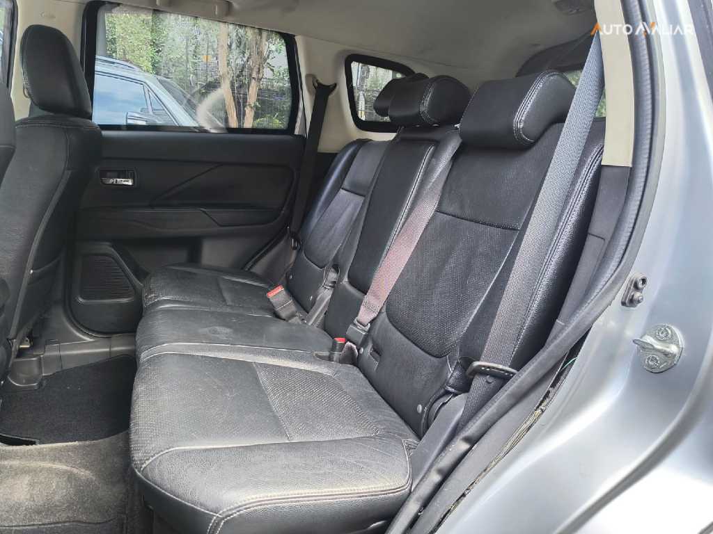 MITSUBISHI OUTLANDER 3.0 GT 4X4 V6 24V GASOLINA 4P AUTOMATICO