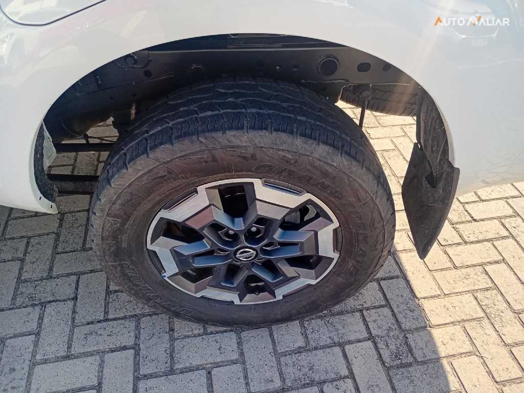 NISSAN FRONTIER 2.3 16V TURBO DIESEL XE CD 4X4 AUTOM&Aacute;TICO