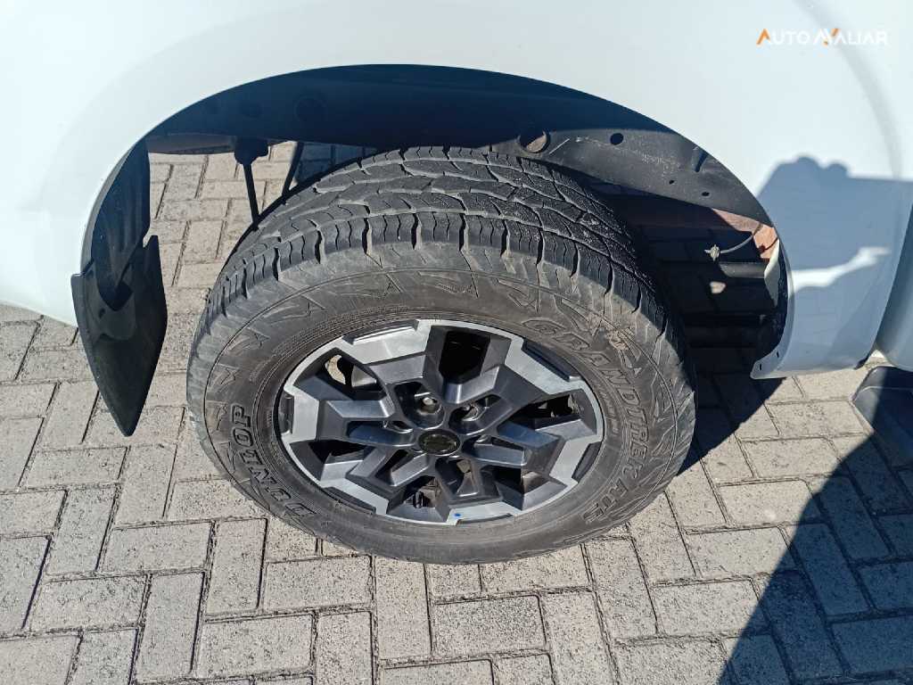 NISSAN FRONTIER 2.3 16V TURBO DIESEL XE CD 4X4 AUTOM&Aacute;TICO