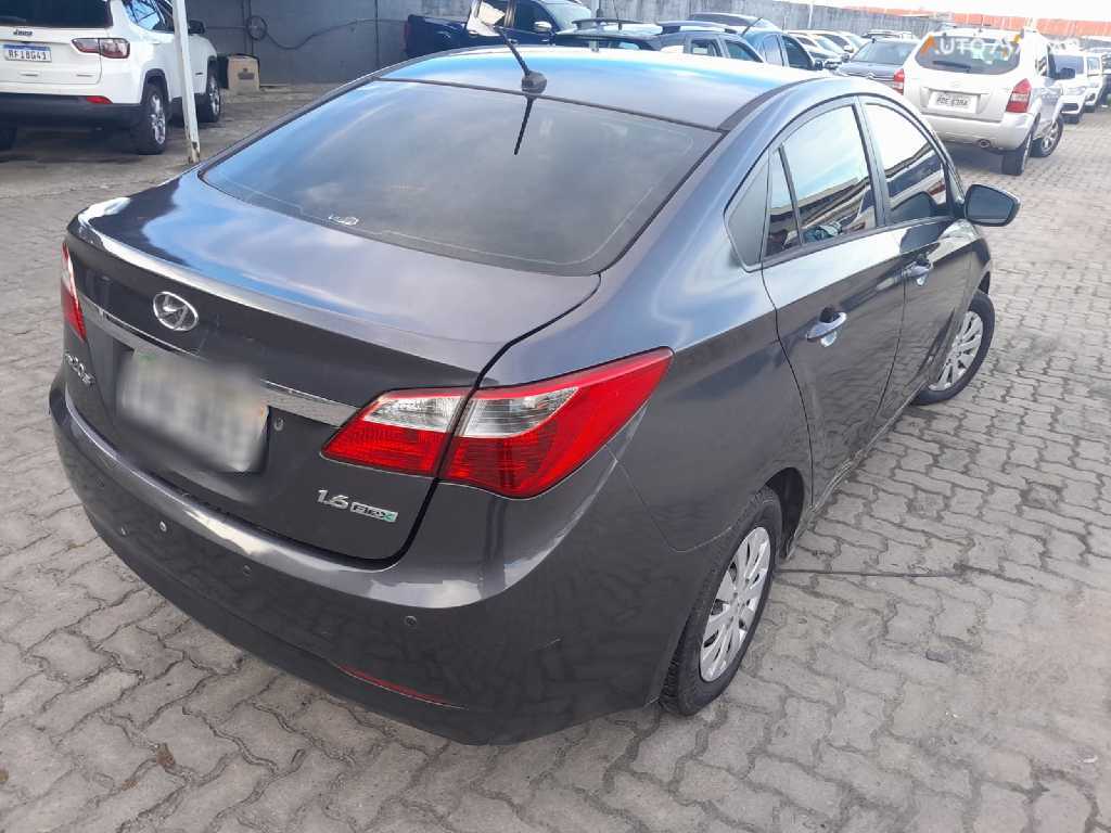HYUNDAI HB20S 1.6 COMFORT PLUS 16V FLEX 4P MANUAL