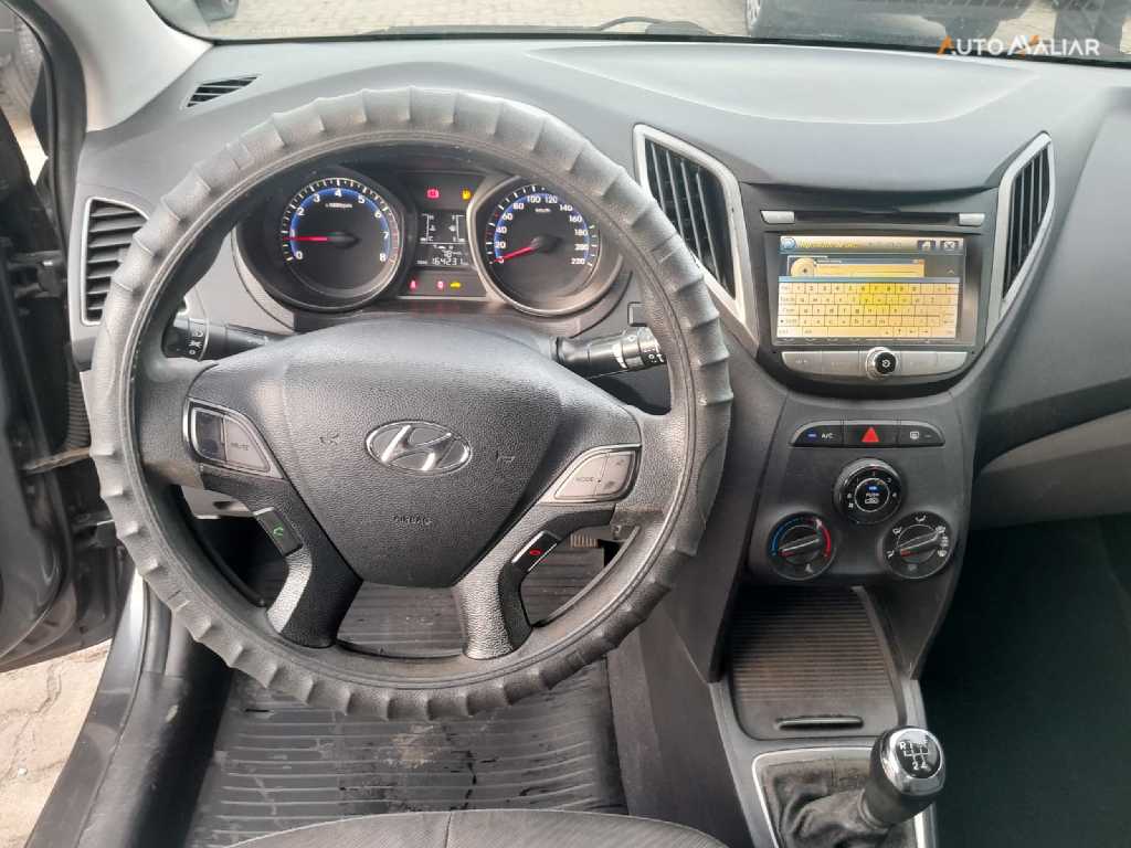 HYUNDAI HB20S 1.6 COMFORT PLUS 16V FLEX 4P MANUAL