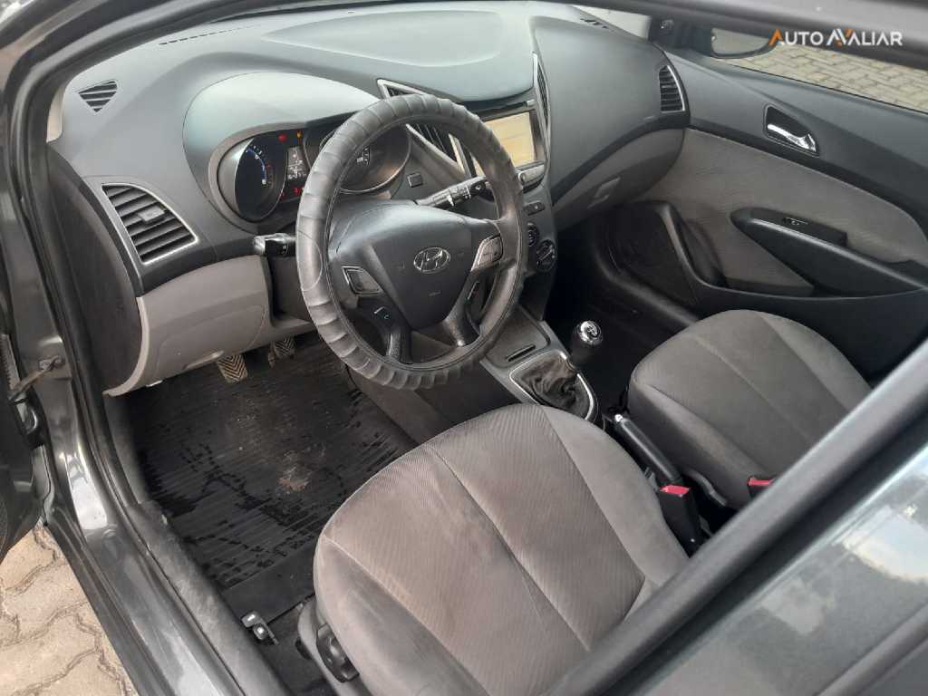 HYUNDAI HB20S 1.6 COMFORT PLUS 16V FLEX 4P MANUAL