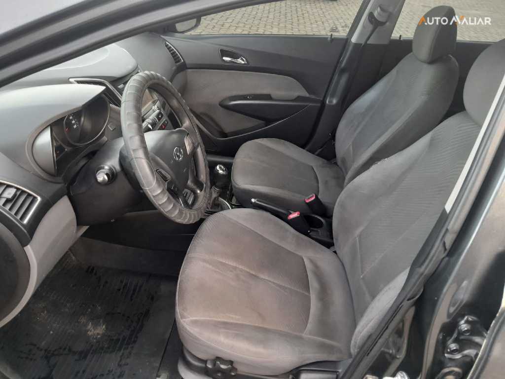 HYUNDAI HB20S 1.6 COMFORT PLUS 16V FLEX 4P MANUAL