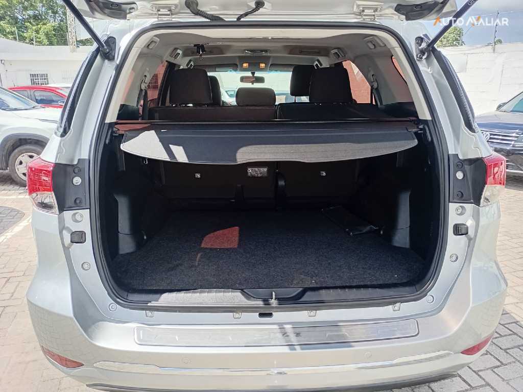 TOYOTA HILUX SW4 2.7 SR 4X2 16V FLEX 4P AUTOMATICO