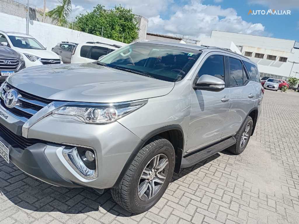 TOYOTA HILUX SW4 2.7 SR 4X2 16V FLEX 4P AUTOMATICO