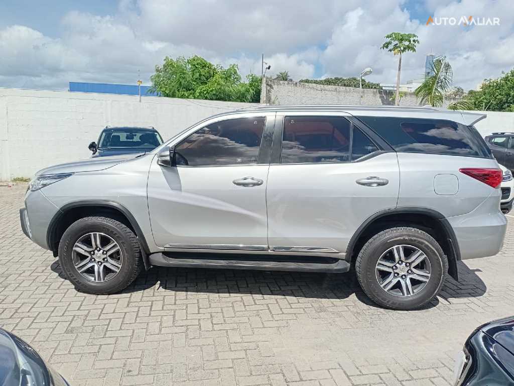 TOYOTA HILUX SW4 2.7 SR 4X2 16V FLEX 4P AUTOMATICO