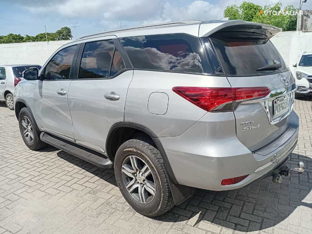 TOYOTA HILUX SW4 2.7 SR 4X2 16V FLEX 4P AUTOMATICO