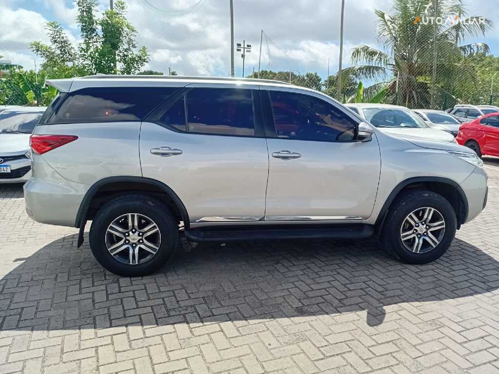 TOYOTA HILUX SW4 2.7 SR 4X2 16V FLEX 4P AUTOMATICO