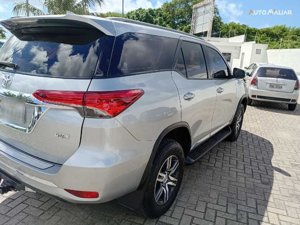 TOYOTA HILUX SW4 2.7 SR 4X2 16V FLEX 4P AUTOMATICO