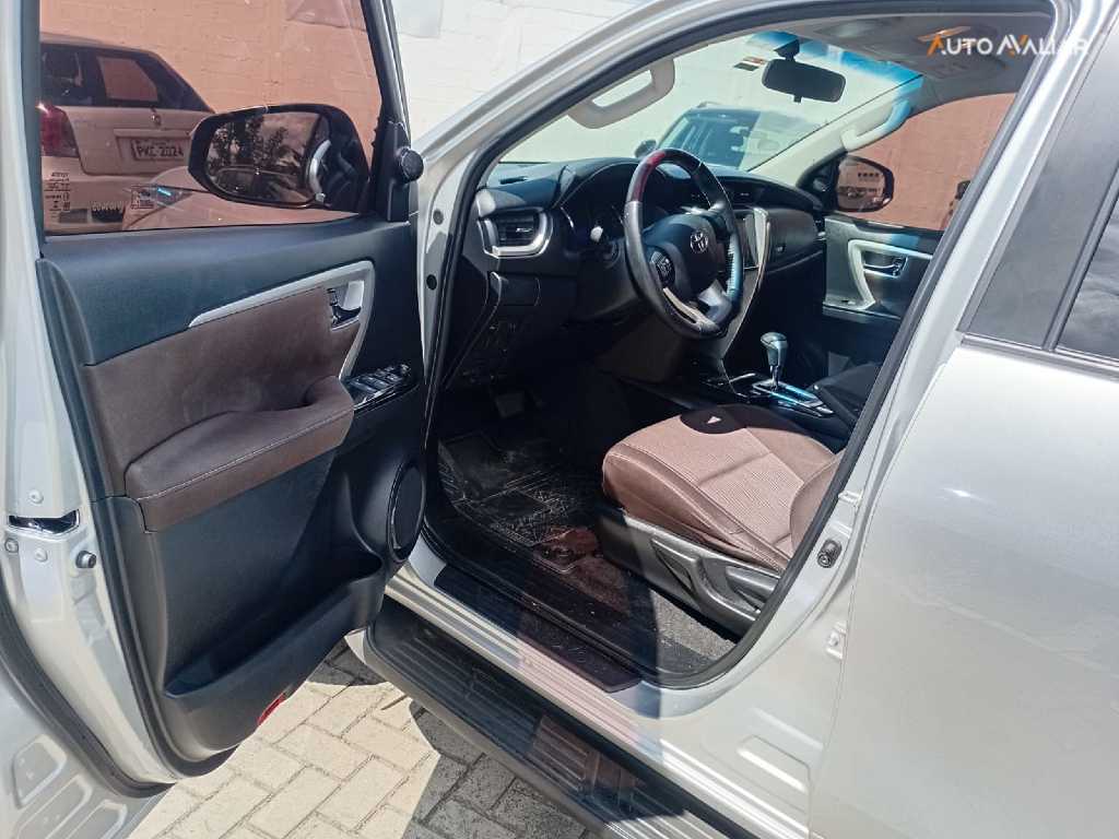 TOYOTA HILUX SW4 2.7 SR 4X2 16V FLEX 4P AUTOMATICO