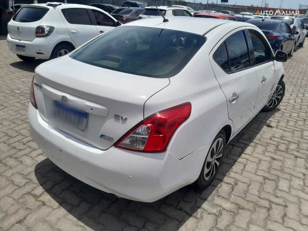 NISSAN VERSA 1.6 16V FLEX SV 4P MANUAL