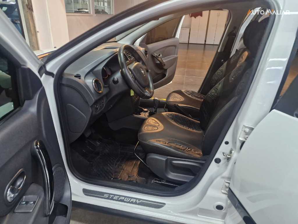 RENAULT SANDERO 1.6 STEPWAY 8V FLEX 4P AUTOMATIZADO