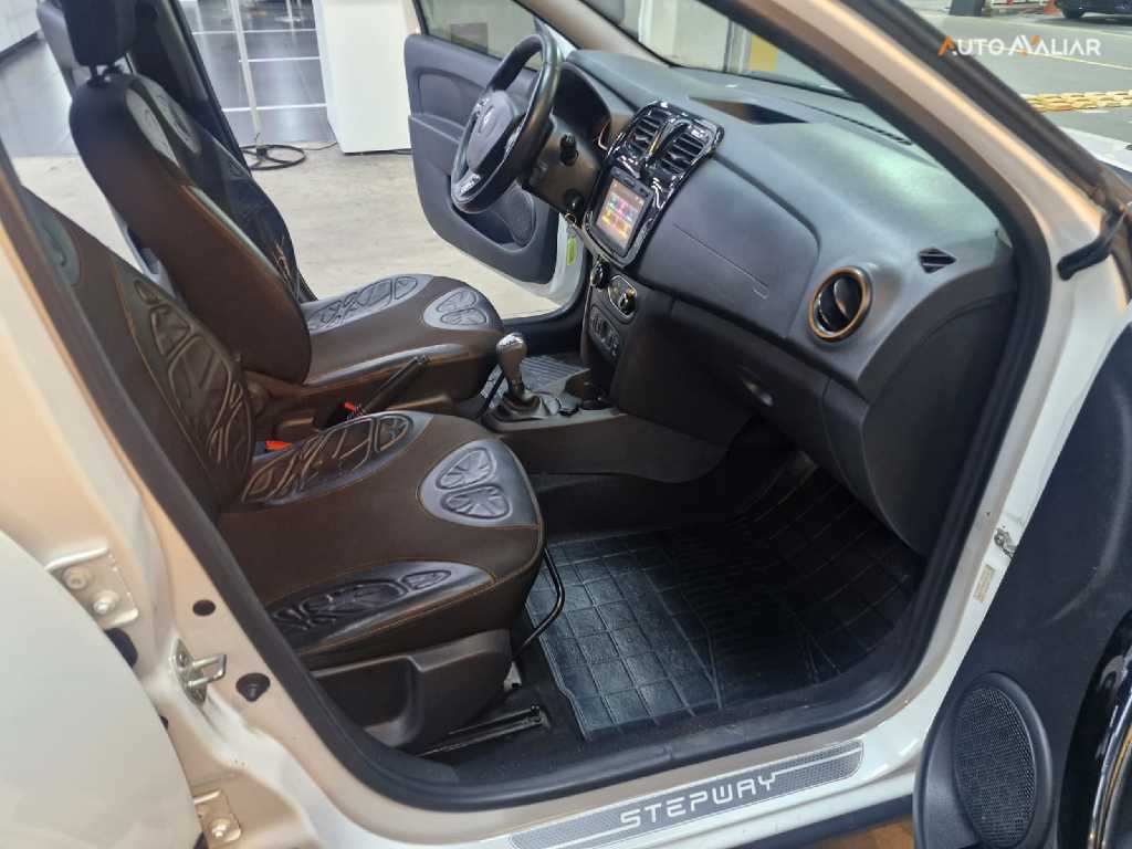 RENAULT SANDERO 1.6 STEPWAY 8V FLEX 4P AUTOMATIZADO