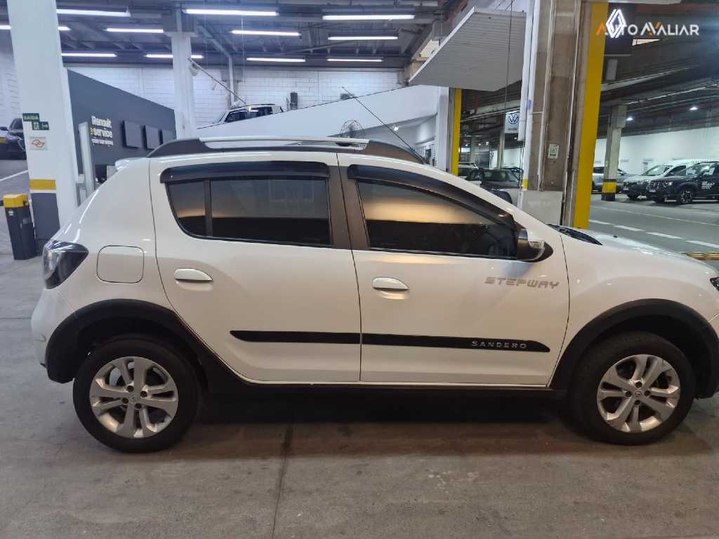 RENAULT SANDERO 1.6 STEPWAY 8V FLEX 4P AUTOMATIZADO