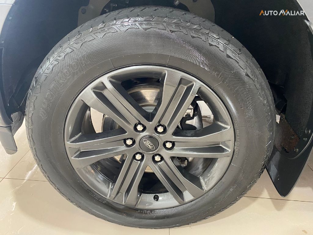 FORD F-150 5.0 V8 GASOLINA CD LARIAT FX4 AUTOMATICO