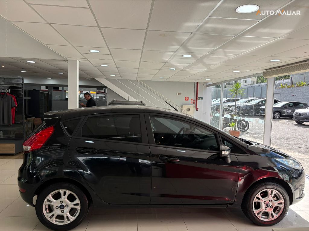 FORD FIESTA 1.6 SE HATCH 16V FLEX 4P POWERSHIFT