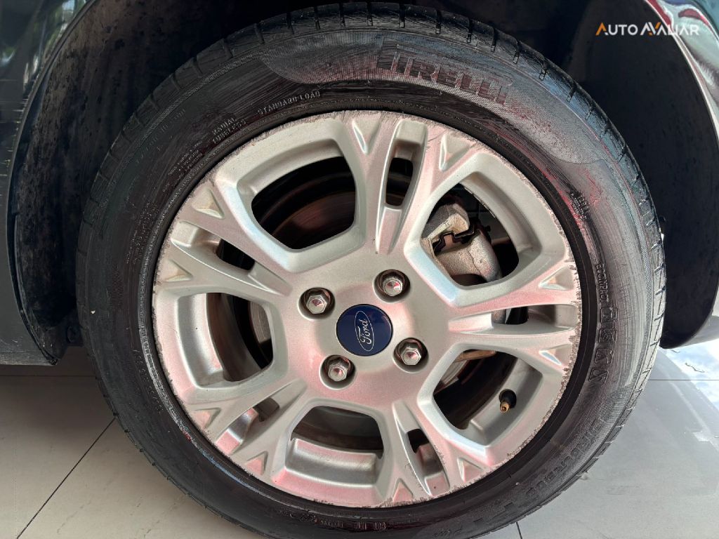 FORD FIESTA 1.6 SE HATCH 16V FLEX 4P POWERSHIFT