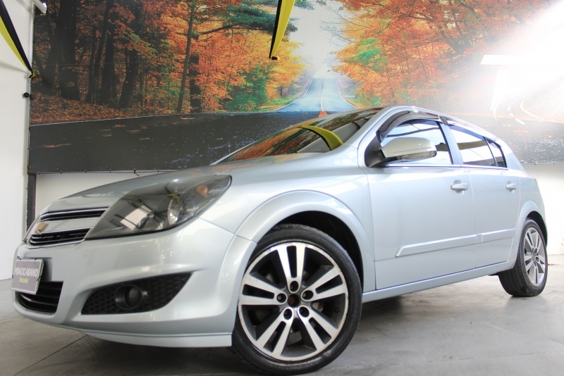CHEVROLET VECTRA HATCH GTX REMIX 2.0 8V AUT. Piracicabano Veículos