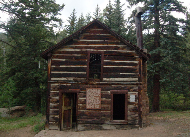 Old reservoir housing, Lost Creek Wilderness