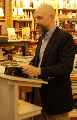 Neal Stephenson signs Anathem at the Boulder Bookstore