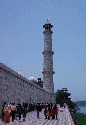 Minaret above the Yamuna at the Taj Mahal