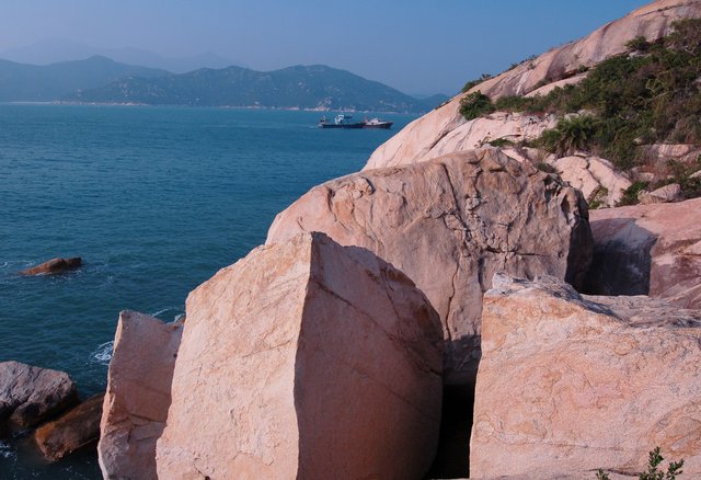 Granite boulders and the South China Sea on the western edge of Cheung Chau