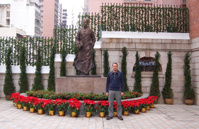Jaeger in front of Dr. Sun Yat-sen
