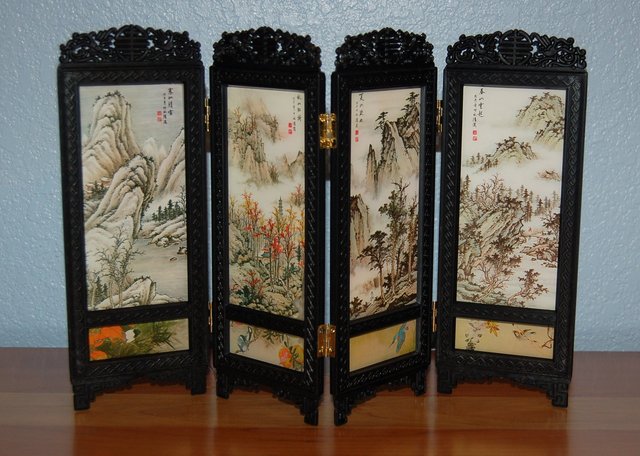 Plastic screen in a classical Chinese style