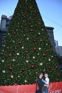 Kiesa and Calvin with the Macys Christmas tree in Union Square