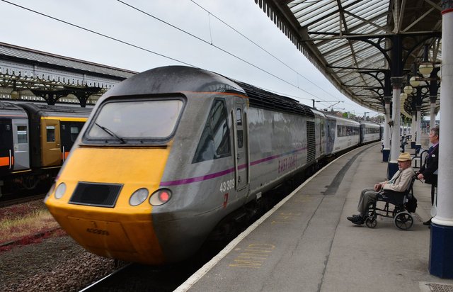 East Coast 43309 departs York Railway Station