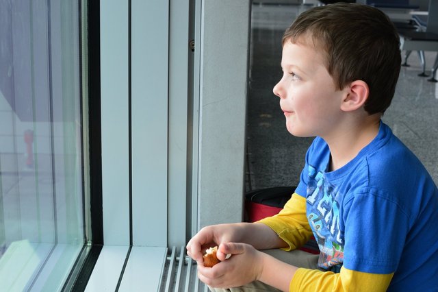 Calvin looks at planes at Frankfurt International Airport